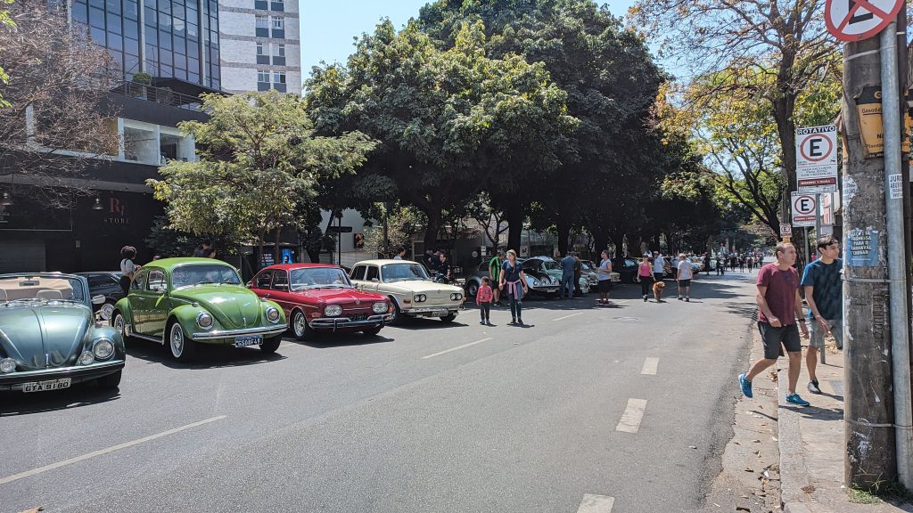 Exposição de carros antigos chama a atenção de colecionadores e amantes — Foto: Hugo Ferreira/Ponto BH