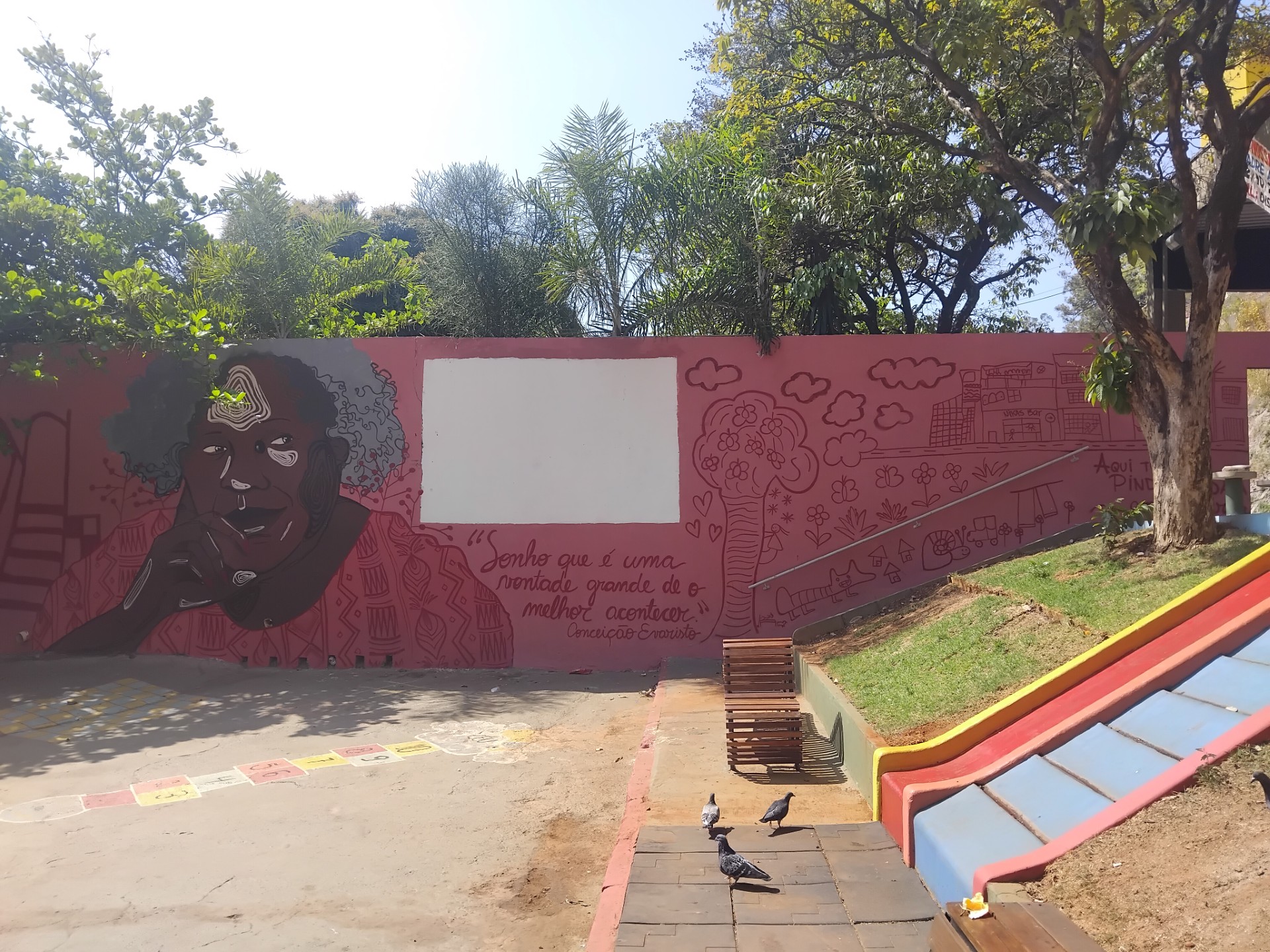 Consciência Negra: Conceição Evaristo é homenageada por mural no Pindura Saia